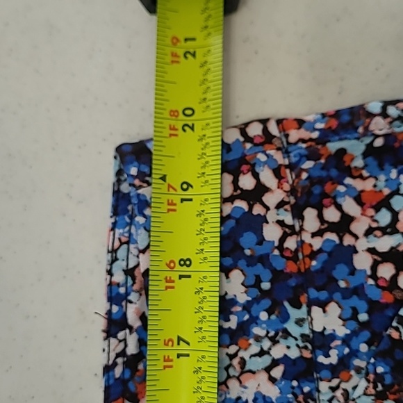 Kim Rogers Colorful Abstract Patterned Pullon Capris size 18W - Picture 5 of 9